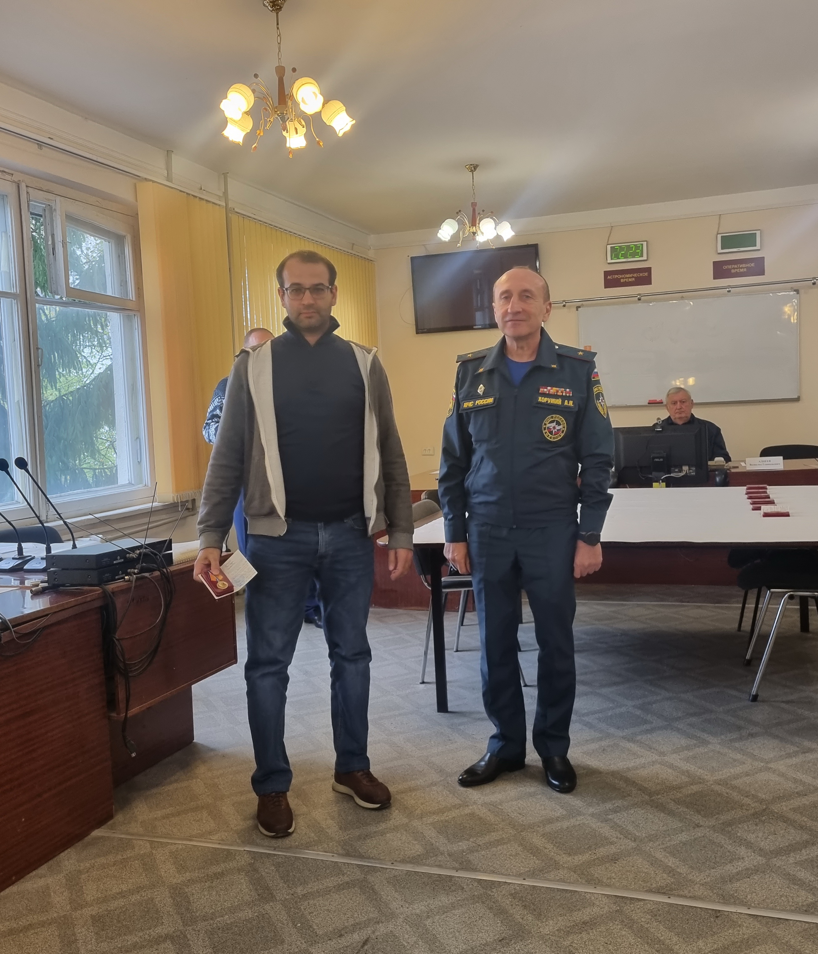 В Центре обеспечения деятельности по защите населения и территорий РСО-А от чрезвычайных ситуаций были вручены медали "90 лет Гражданской обороне" и "Маршал Василий Чуйков". 4 октября 2022 Гражданская